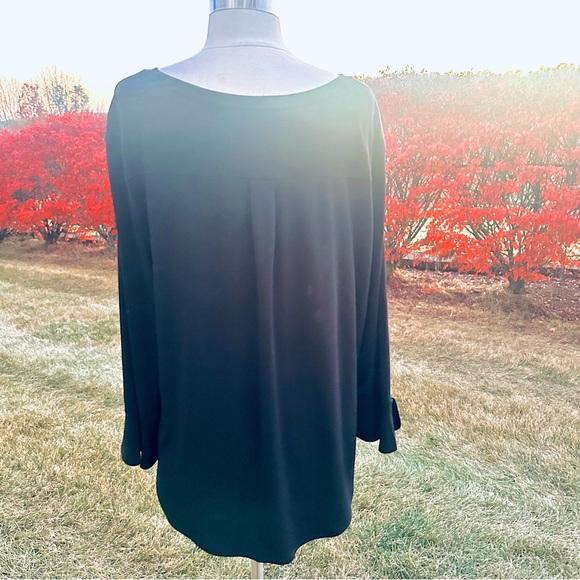 Elle Crepe Tee Top - Picture 8 of 13